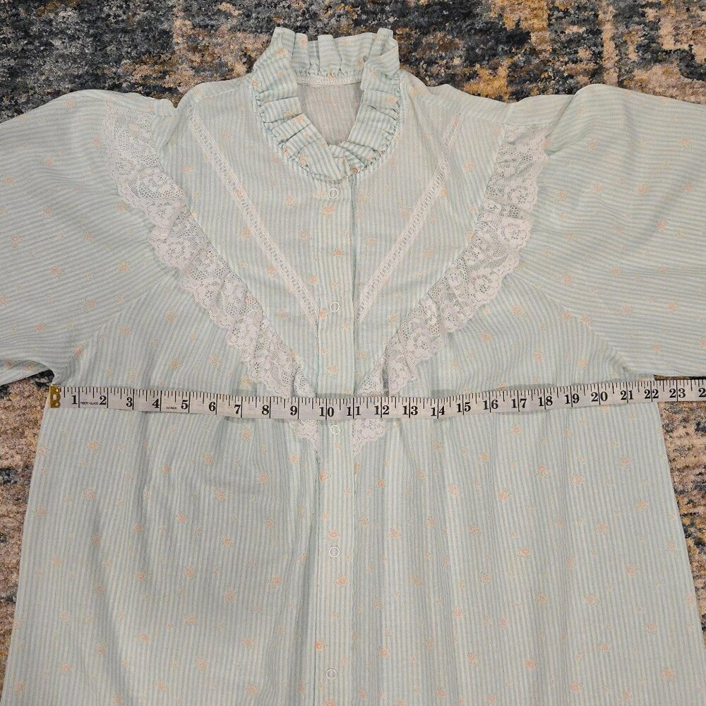 Vintage 80's Ruffles and Lace Lounge Housecoat - Picture 9 of 12